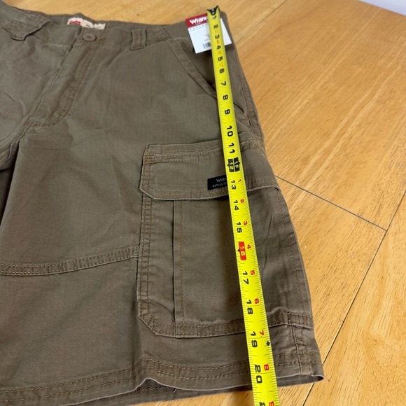 Men's Wrangler Relaxed Fit 32 Cargo Shorts Olive Green - Picture 6 of 6